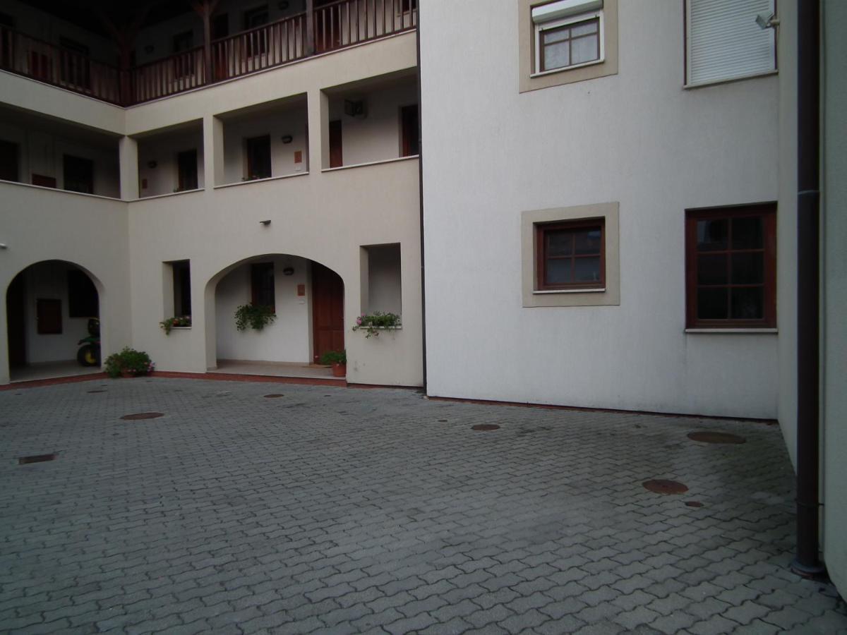 Modor Apartman Alsópáhok Habitación foto