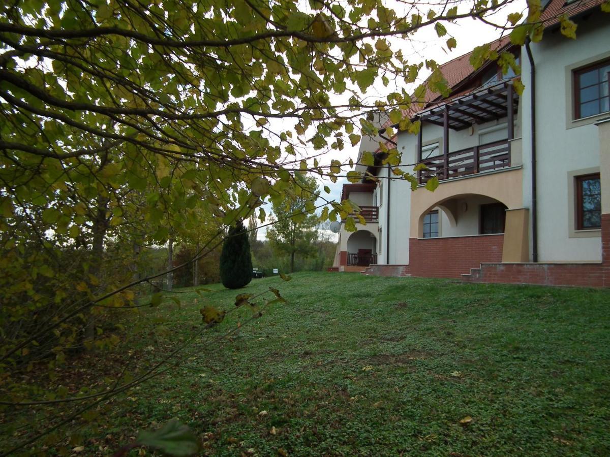 Modor Apartman Alsópáhok Habitación foto